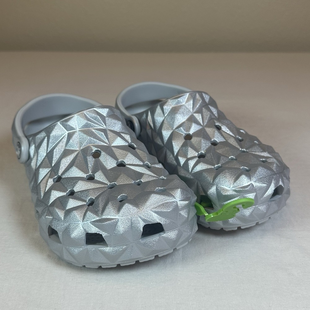 Crocs Classic Metallic Geometric Clog Silver 24SUCL210002_Z040 Shoes M5 W7 New